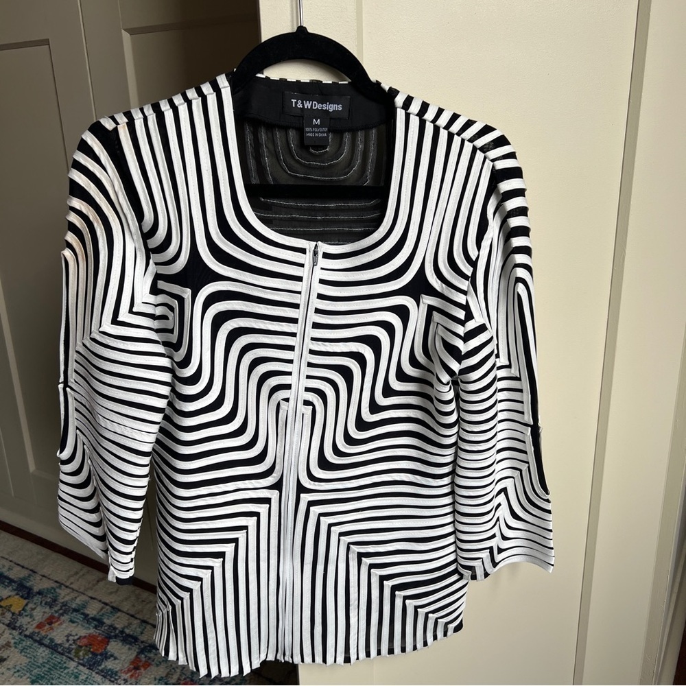 T&W Designs Black & White Optical Illusion Ribbon Zip-Up Mesh Jacket medium
